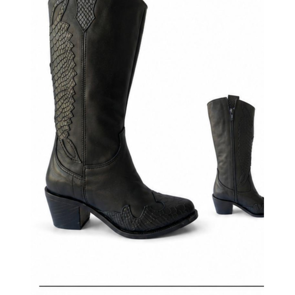 Bota alta western con apliques texturados — modelo VALENCIA hecho a mano en Argentina y España por Leathersophy
