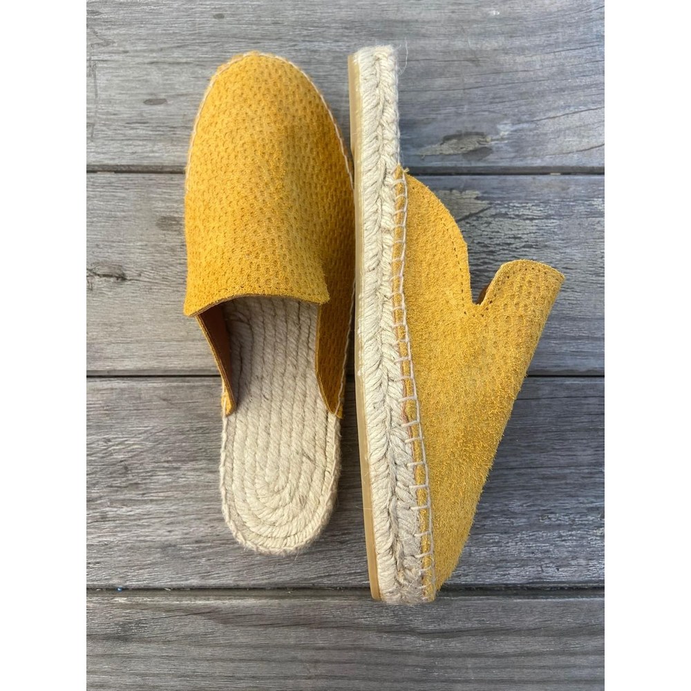 Zueco alpargata de piel con suela de yute trenzada — modelo MARINA en color Amarillo de Leathersophy