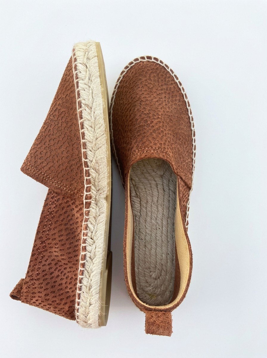 Alpargata cerrada de piel con suela de yute natural — modelo ELCHE hecho a mano en Elche por Leathersophy
