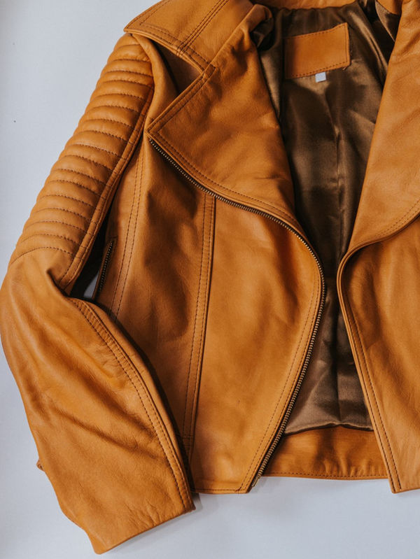 Chaqueta biker de piel camel de Leathersophy