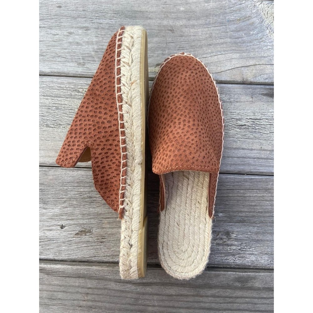 Zueco alpargata de piel con suela de yute trenzada — modelo MARINA en color Marrón oscuro de Leathersophy