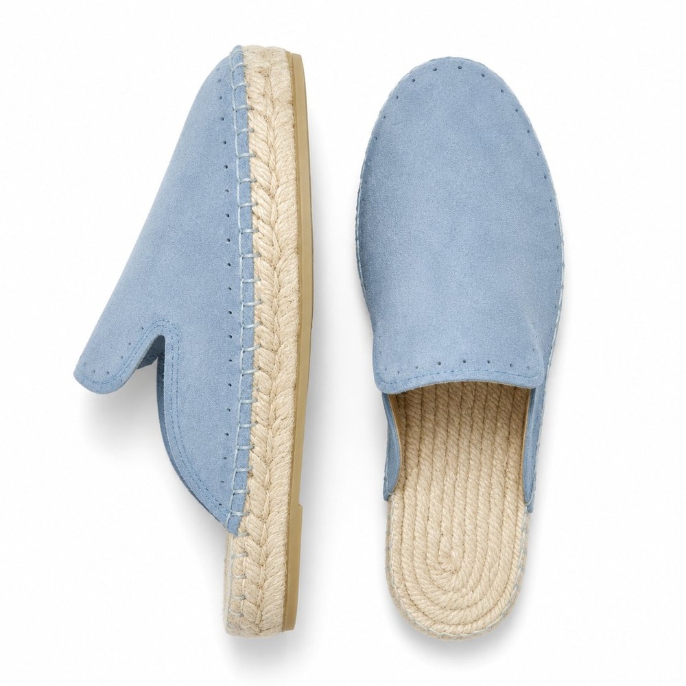 Zueco alpargata de piel con suela de yute trenzada — modelo MARINA en color Azul cielo de Leathersophy
