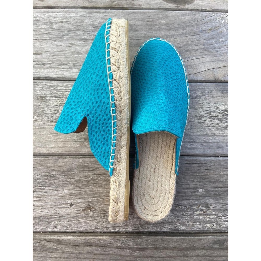 Zueco alpargata de piel con suela de yute trenzada — modelo MARINA en color Turquesa de Leathersophy